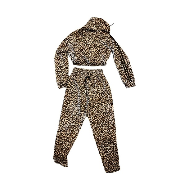 The “Leopard “ active set Top and  pants - Picture 4 of 9